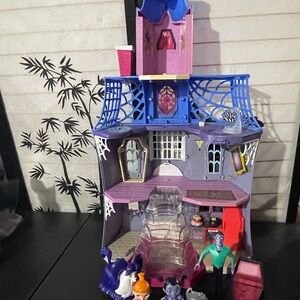 Disney Junior Vampirina Scare B & B House with Figures Mansion Castle Incomplete